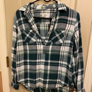 Dark Green & White 1/4 Button-Up Flannel with Pockets